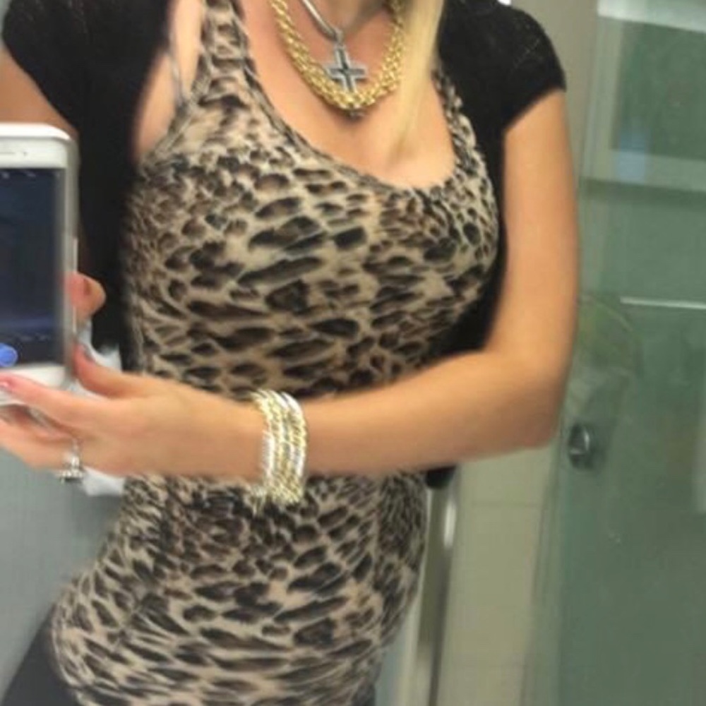 Comfy sleeveless animal print top - Picture 1 of 8